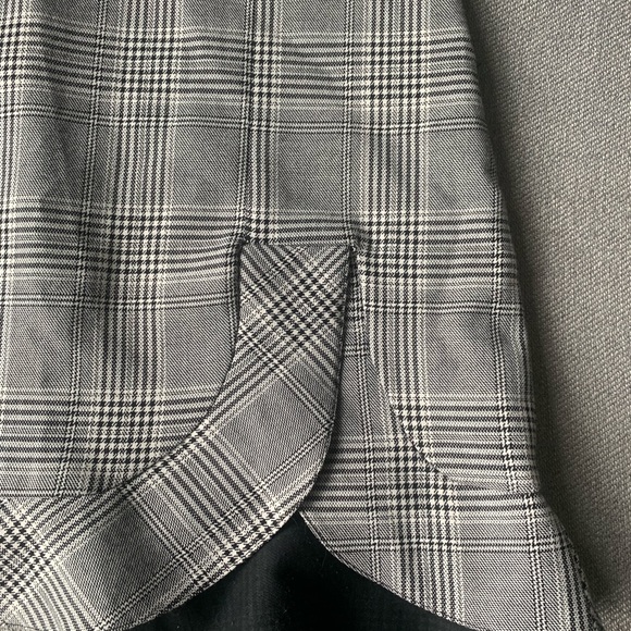 🤍Zara Plaid Checked Ruffle Gray Mini Skirt🤍 - Picture 3 of 7